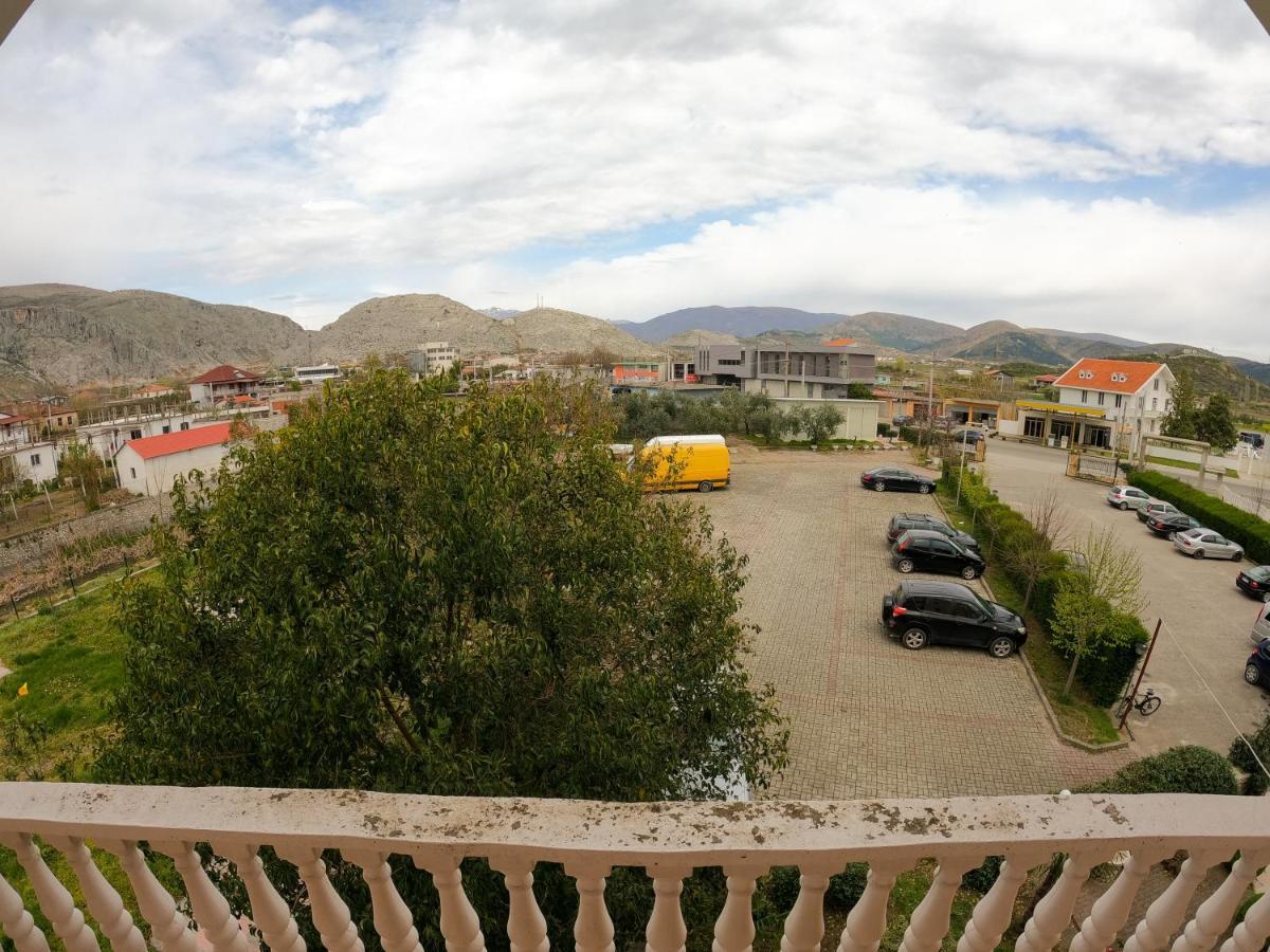 Hotel Hasmegaj Mahall' e Kryethuit Exterior photo