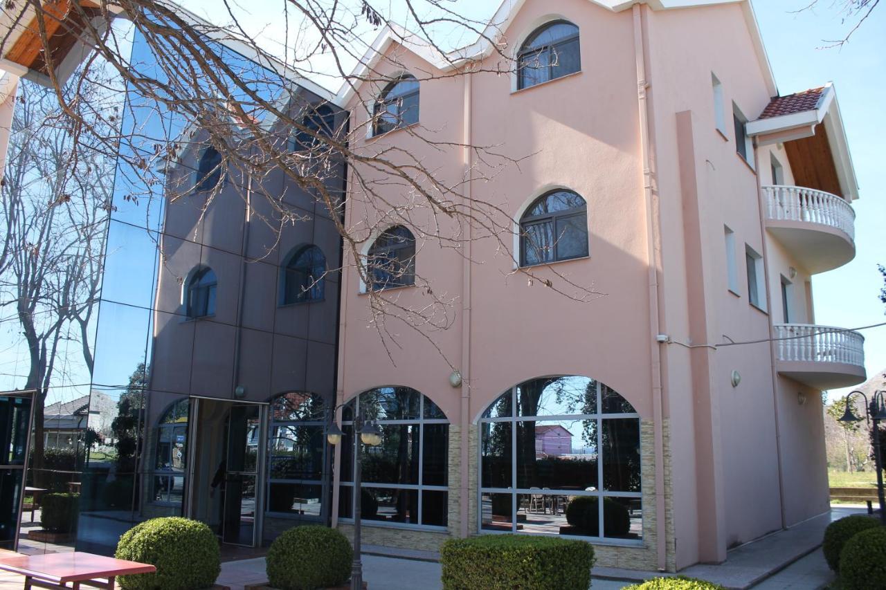 Hotel Hasmegaj Mahall' e Kryethuit Exterior photo