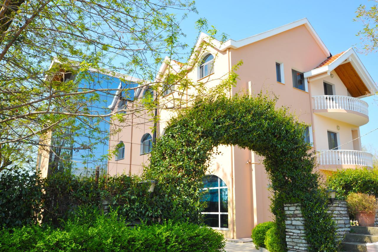 Hotel Hasmegaj Mahall' e Kryethuit Exterior photo
