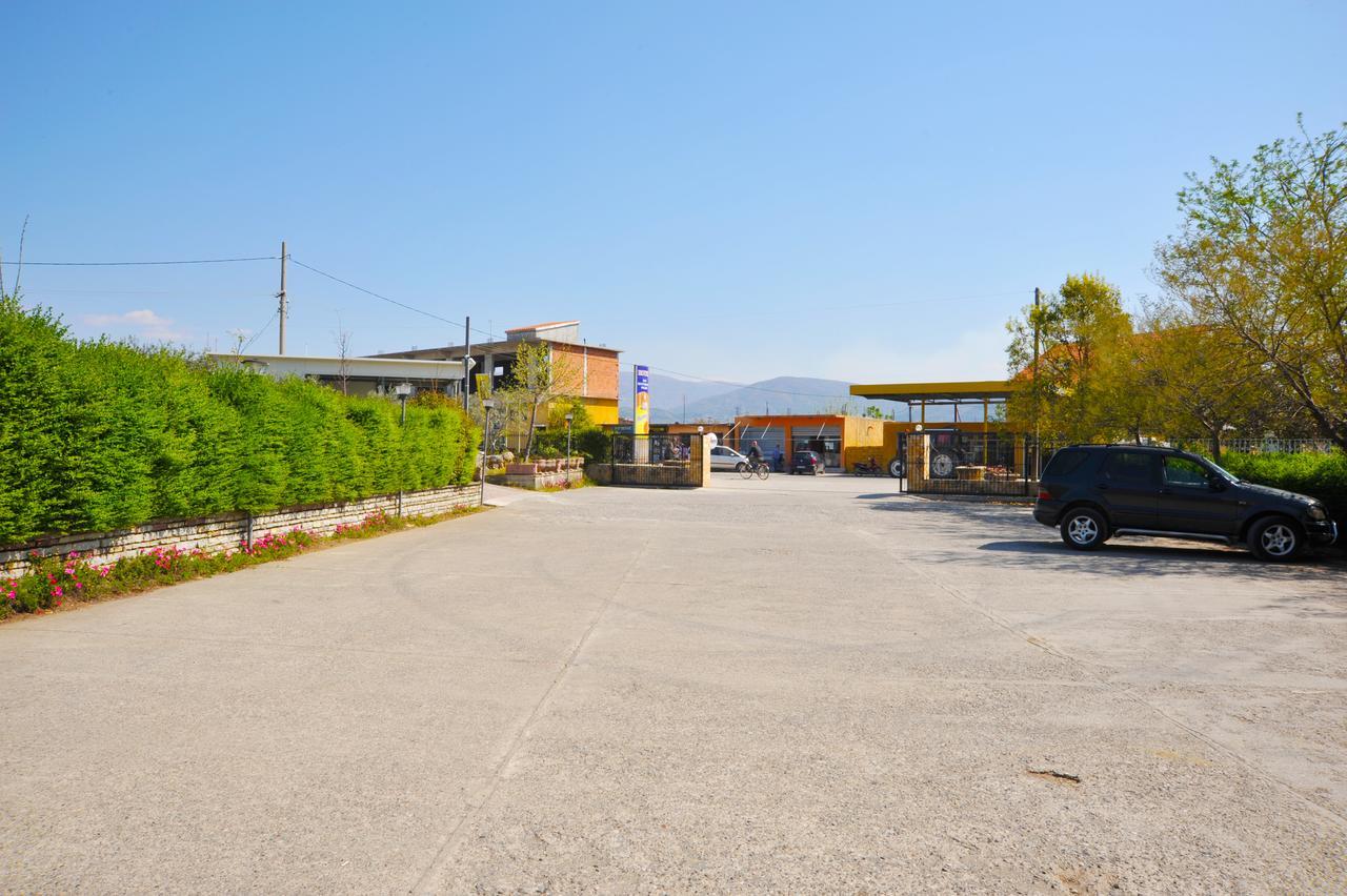 Hotel Hasmegaj Mahall' e Kryethuit Exterior photo